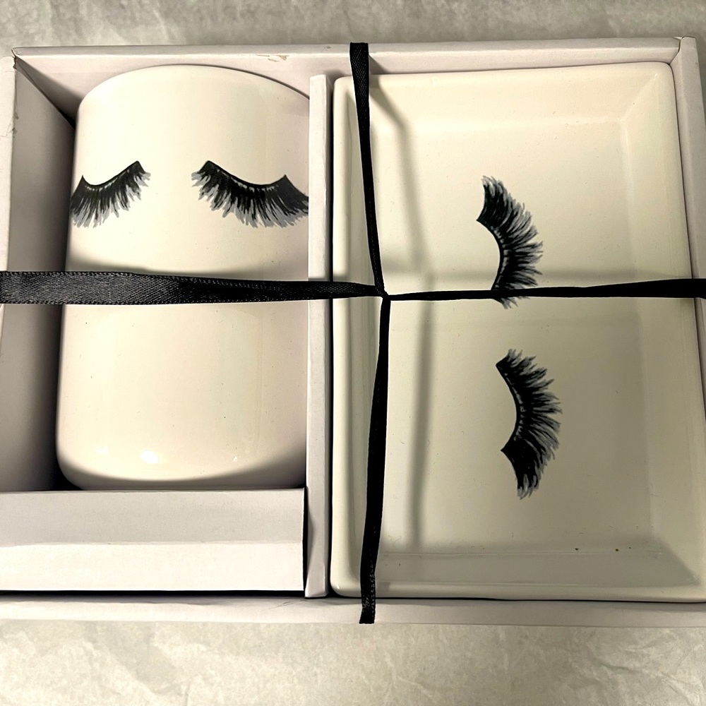 Adorable brand new in packaging makeup storage for brushes & other essentials.